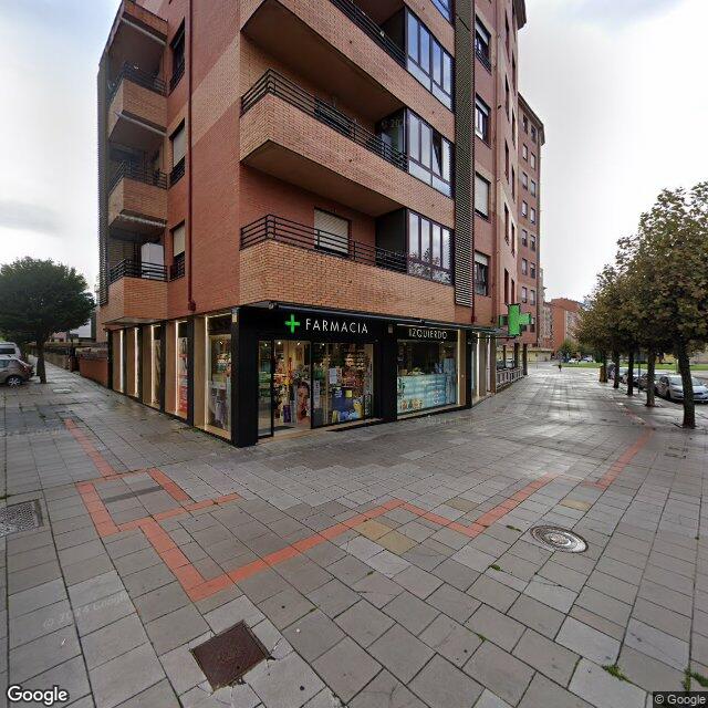 Street view near Farmacia Izquierdo in León