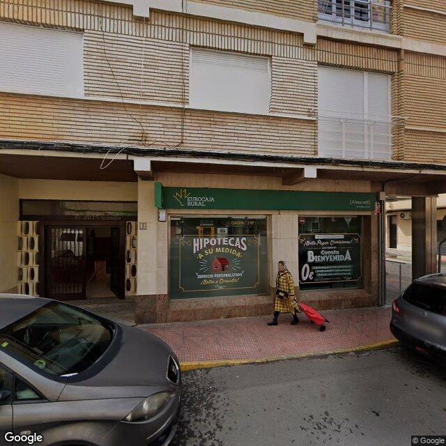 Street view near Farmacia Juan P. Valdés Birlanga in Alicante