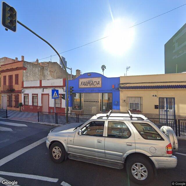 Street view near Farmacia Julio García in Campamento