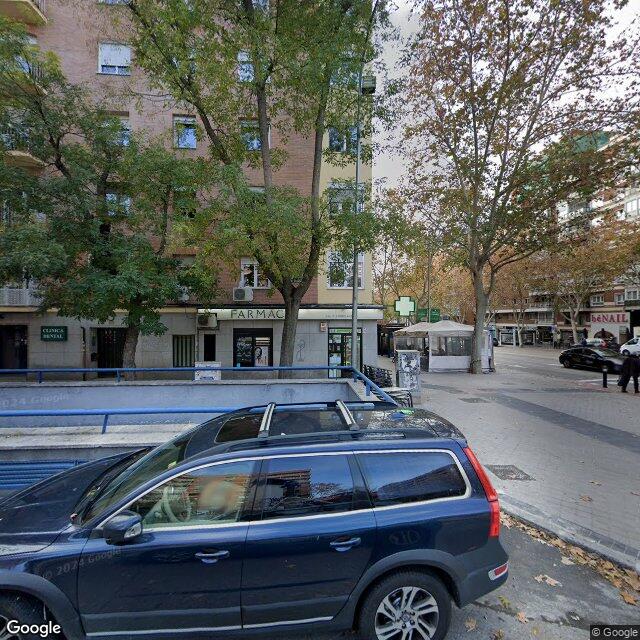 Street view near Farmacia Lérida García in Madrid