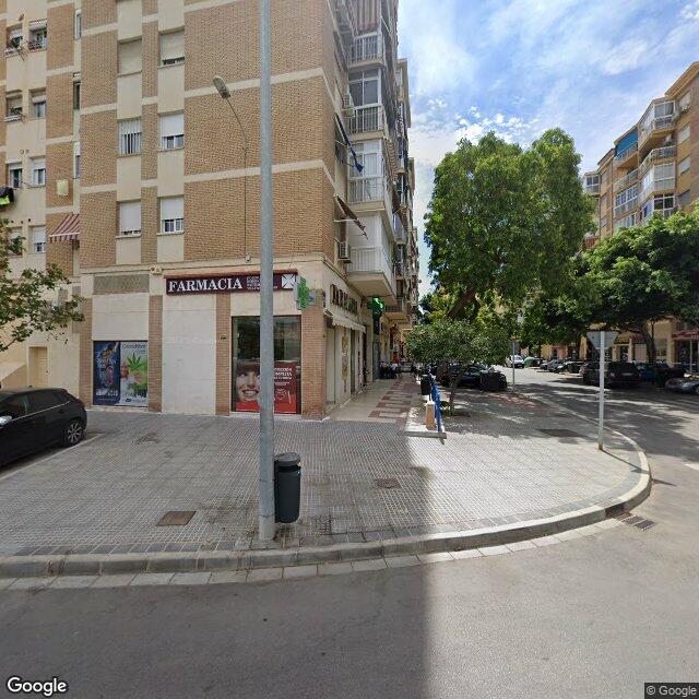 Street view near Farmacia López Pineño in Málaga