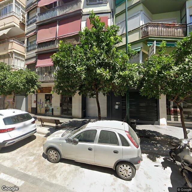 Street view near Farmacia López Yerón in Málaga