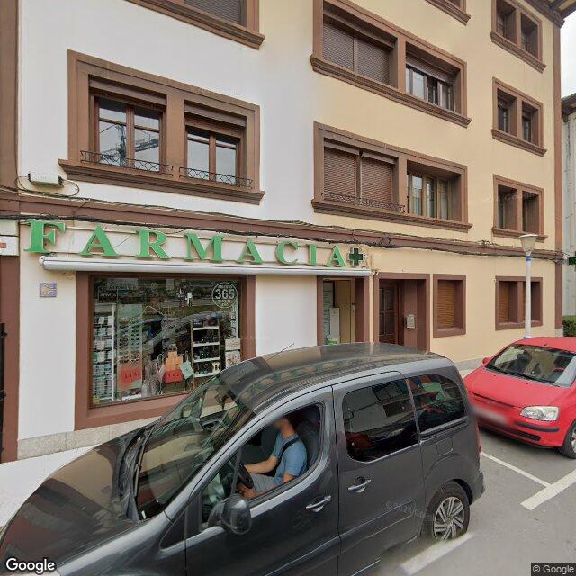 Street view near Farmacia La Playa in Ribadesella / Ribeseya