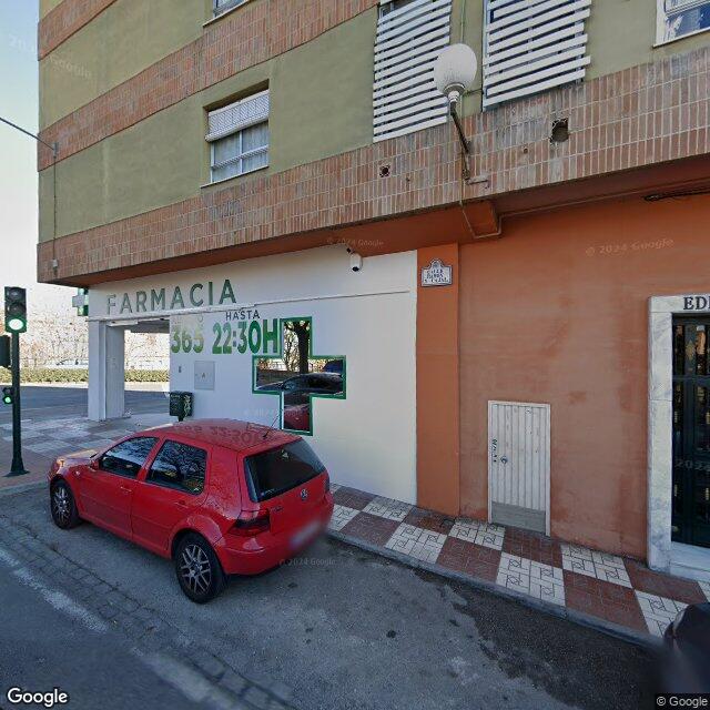 Street view near Farmacia La Redonda in Granada