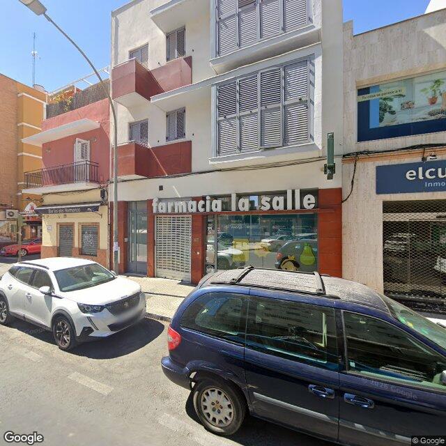 Street view near Farmacia La Salle in Sevilla