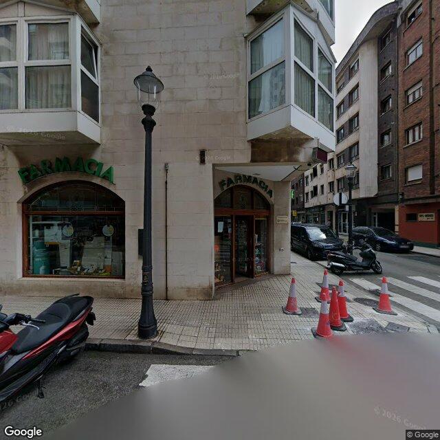 Street view near Farmacia Lda. Beatriz Moraña García in Gijón/Xixón