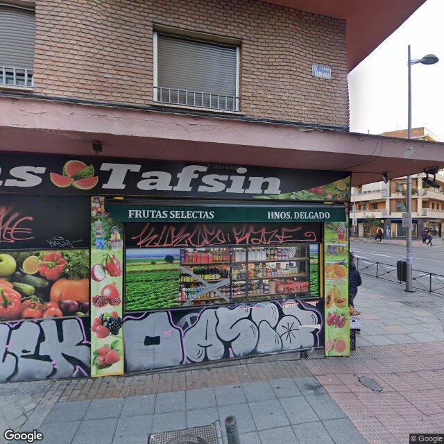 Street view near Farmacia Lda. Reyes Martínez López in Madrid