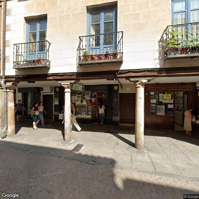 Street view near Farmacia Ldo. Magín Ruiz Lomas in Alcalá de Henares