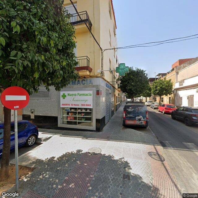 Street view near Farmacia Lisboa in Sevilla