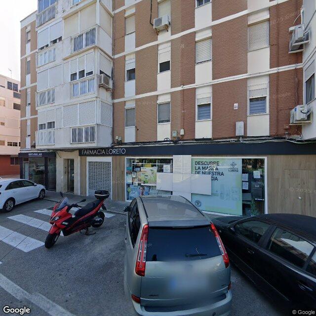 Street view near Farmacia Loreto in Cádiz