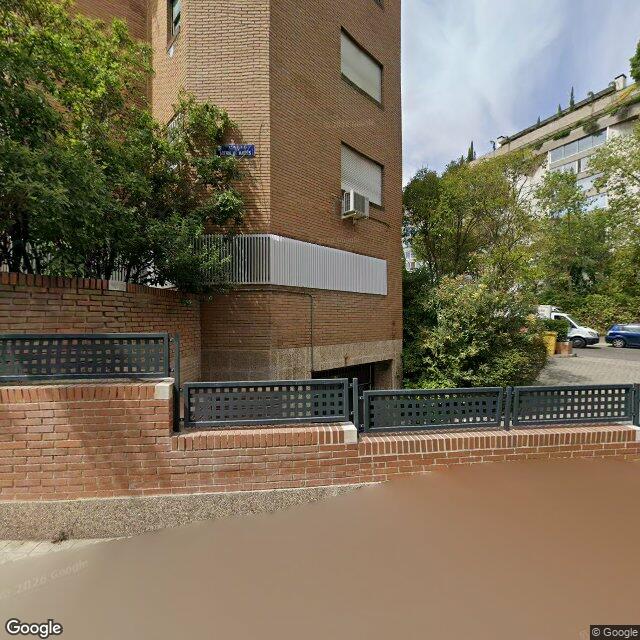 Street view near Farmacia Los Olivos in Madrid