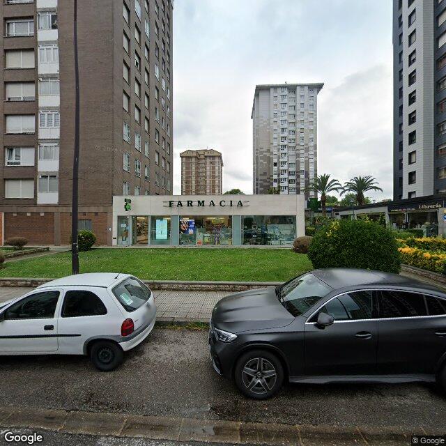 Street view near Farmacia Luisa Diez in Gijón/Xixón