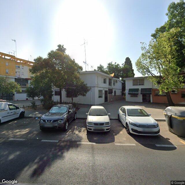 Street view near Farmacia Machuca González in Sevilla