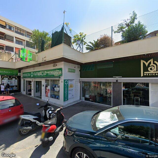 Street view near Farmacia Manrique in Torremolinos