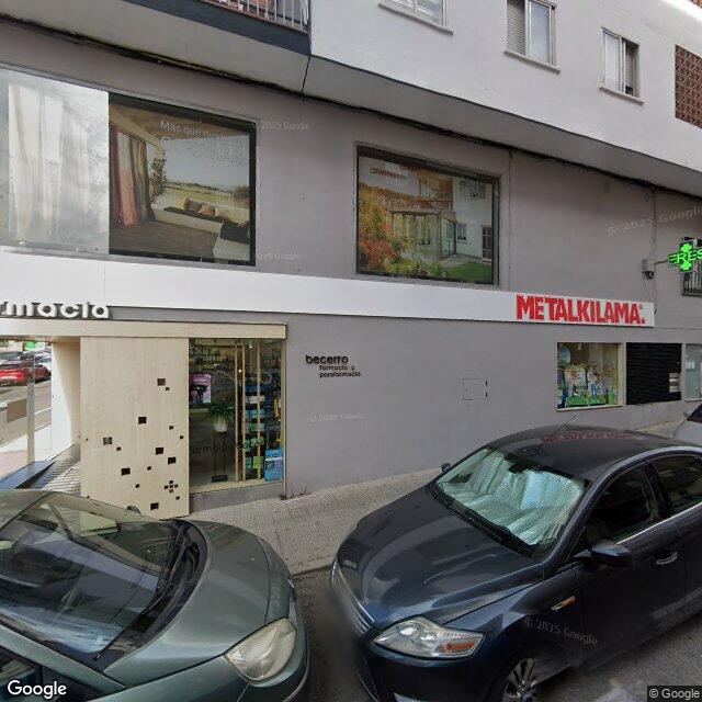 Street view near Farmacia María Teresa Becerro Cereceda in Salamanca