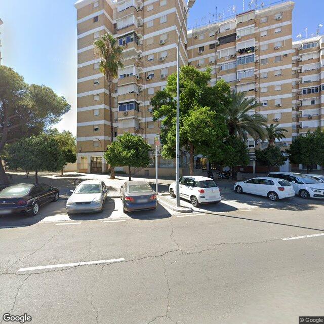 Street view near Farmacia María Teresa Martín Alfaro in Sevilla