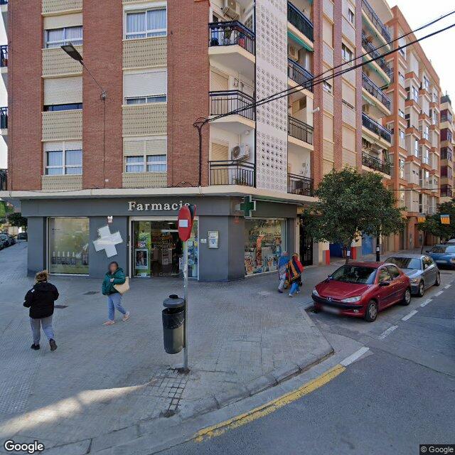 Street view near Farmacia Marcilla in Spain