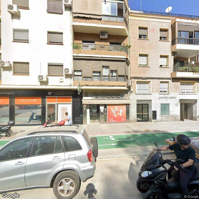 Street view near Farmacia Margarita Saldaña in Sevilla