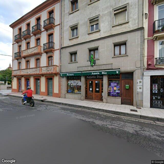 Street view near Farmacia Marina Díaz in Asturias