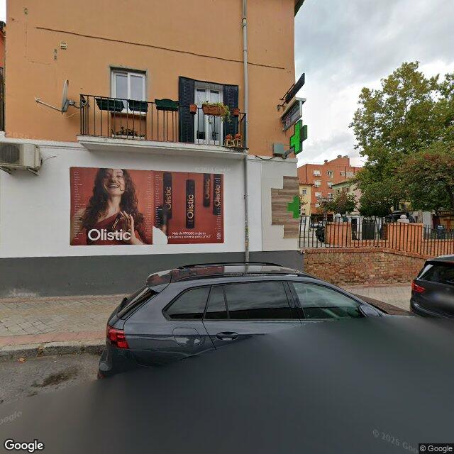 Street view near Farmacia Marina Lázaro García in Madrid