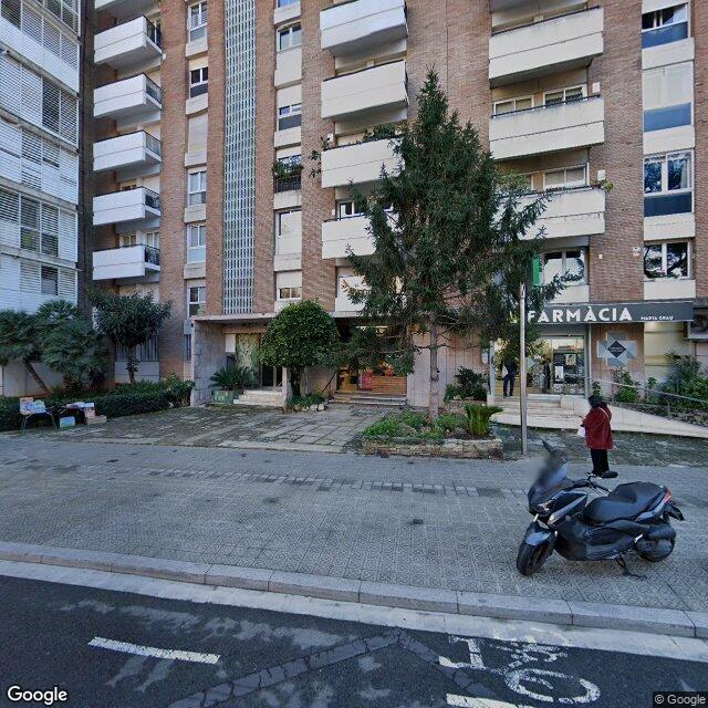 Street view near Farmacia Marta Grau in Barcelona