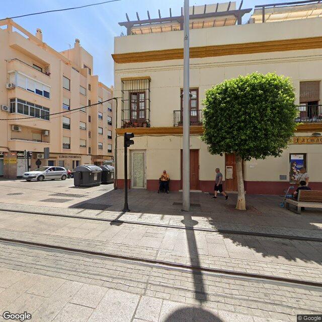 Street view near Farmacia Mendoza in San Fernando