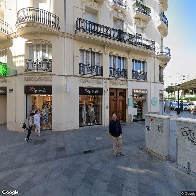 Street view near Farmacia Mercado Colon in Valencia