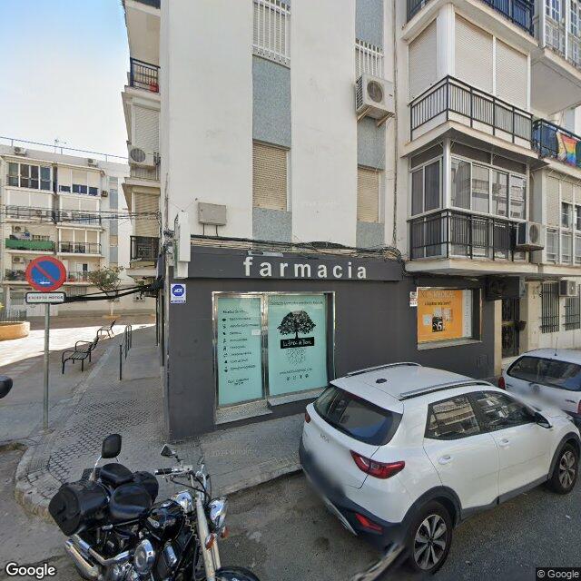 Street view near Farmacia Mercedes Arredondo in Sevilla