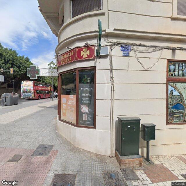 Street view near Farmacia Molina in Málaga