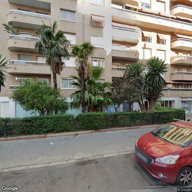 Street view near Farmacia Moreno Roca in Sevilla
