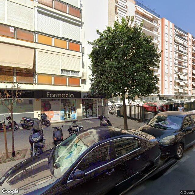 Street view near Farmacia Morente in Sevilla (los Remedios)
