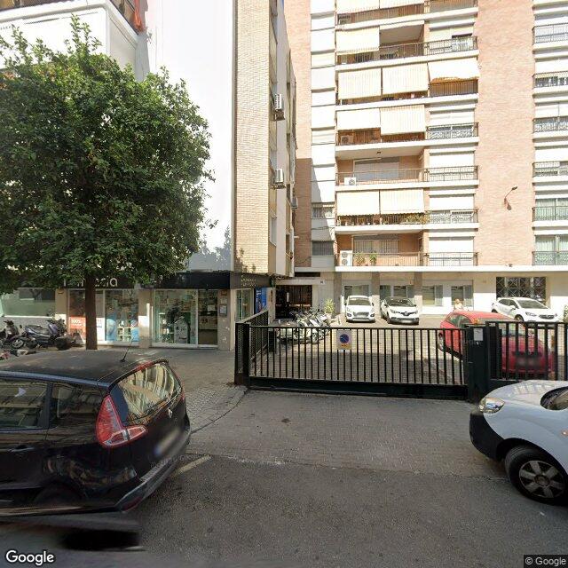 Street view near Farmacia Morente García-Delgado in Sevilla