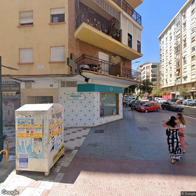 Street view near Farmacia Narbona in Málaga
