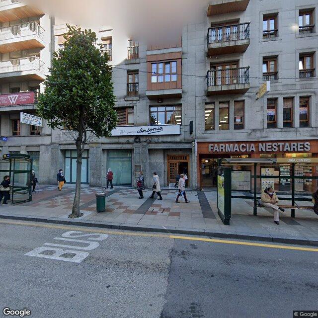Street view near Farmacia Nestares in Oviedo / Uviéu