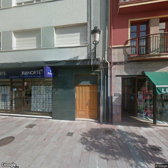 Street view near Farmacia Otero in Cangas de Onís / Cangues d'Onís