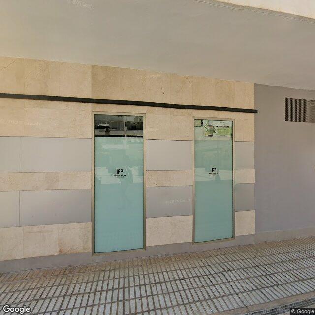 Street view near Farmacia Paredes in Málaga