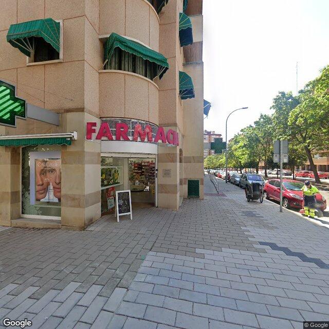 Street view near Farmacia Parquesol in Valladolid