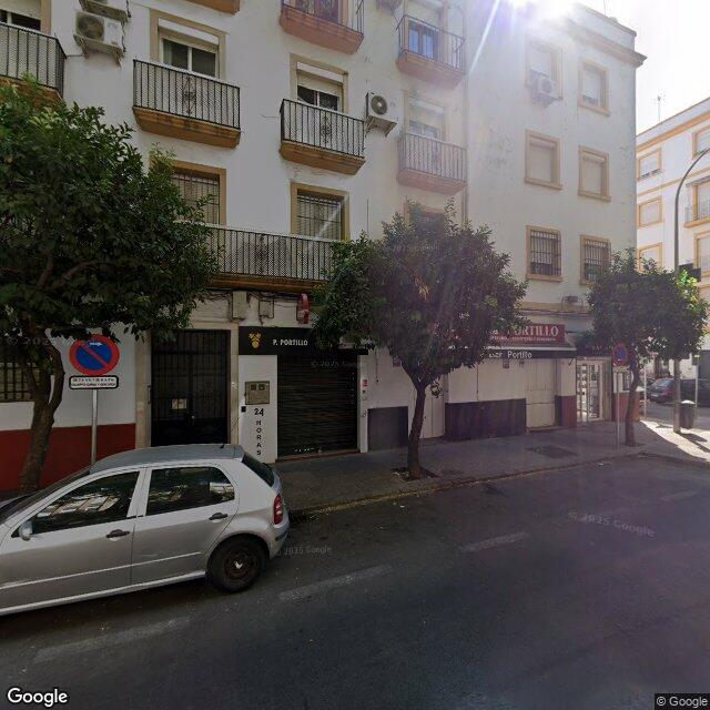 Street view near Farmacia Pedro Salvador. Gda. Ana Cirera Ocaña in Sevilla