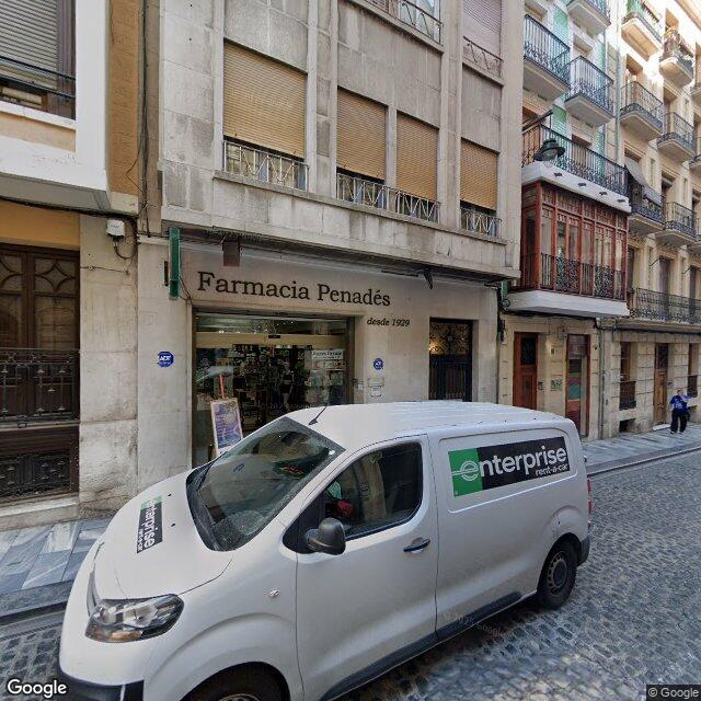 Street view near Farmacia Penadés in Spain