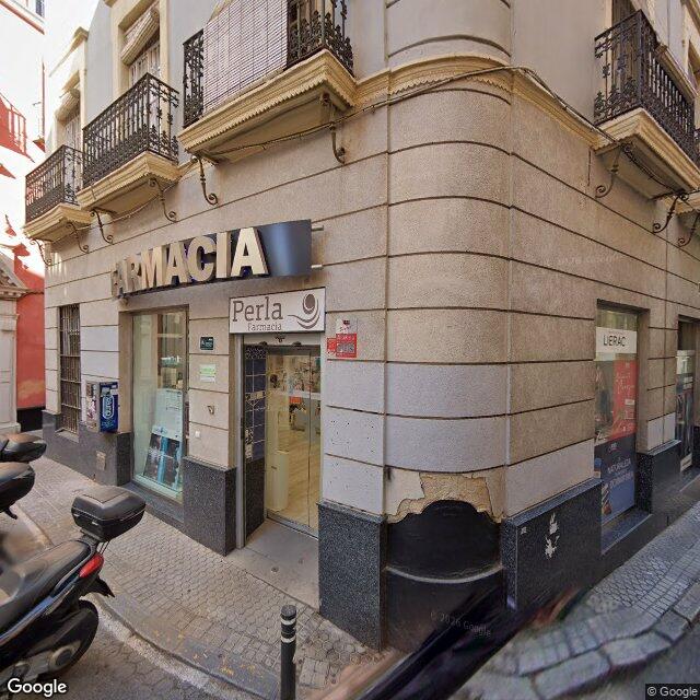 Street view near Farmacia Perla in Sevilla