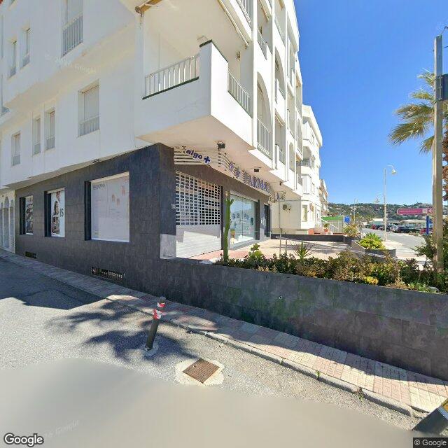Street view near Farmacia Playa in La Herradura