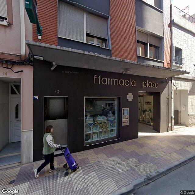 Street view near Farmacia Plaza in Valencia