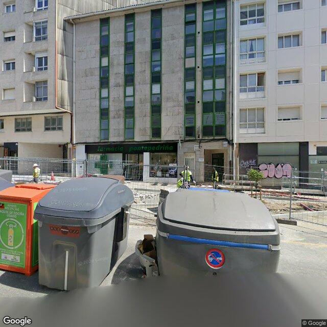 Street view near Farmacia Pontepedriña in Spain
