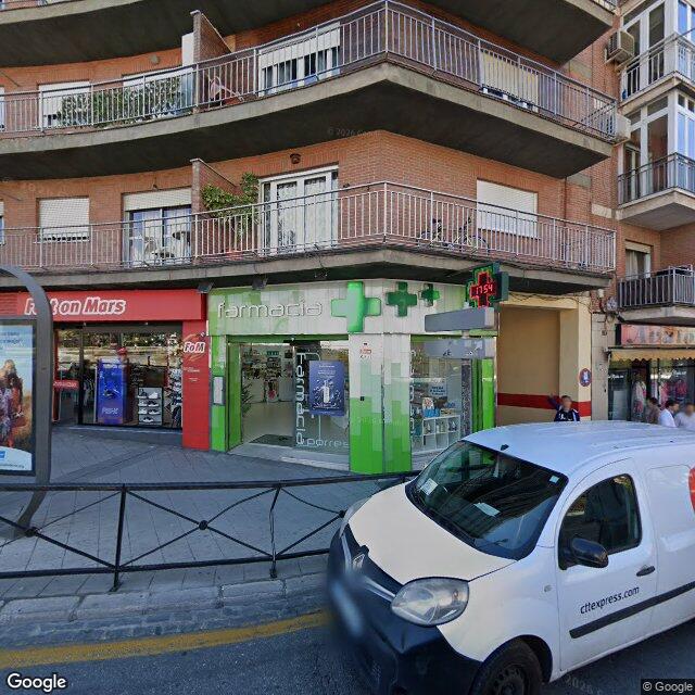 Street view near Farmacia Porres in Granada