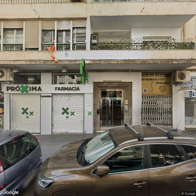 Street view near Farmacia Próxima Gamarra in Málaga