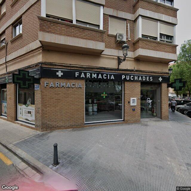 Street view near Farmacia Puchades in Valencia