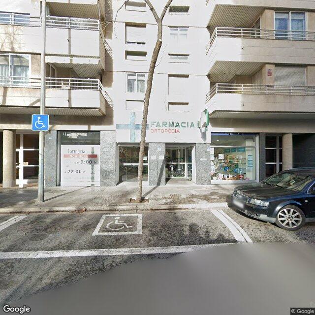 Street view near Farmacia Quim Pique in Tarragona