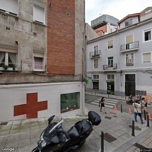 Street view near Farmacia Río De La Pila in Santander