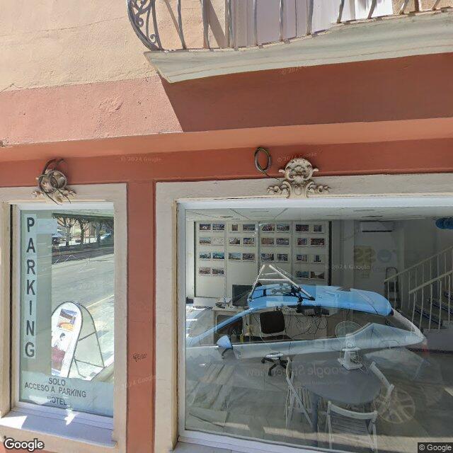 Street view near Farmacia Reding in Málaga