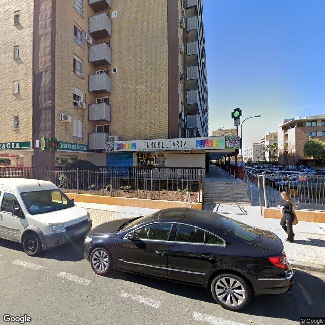 Street view near Farmacia Residencial Oriente in Sevilla